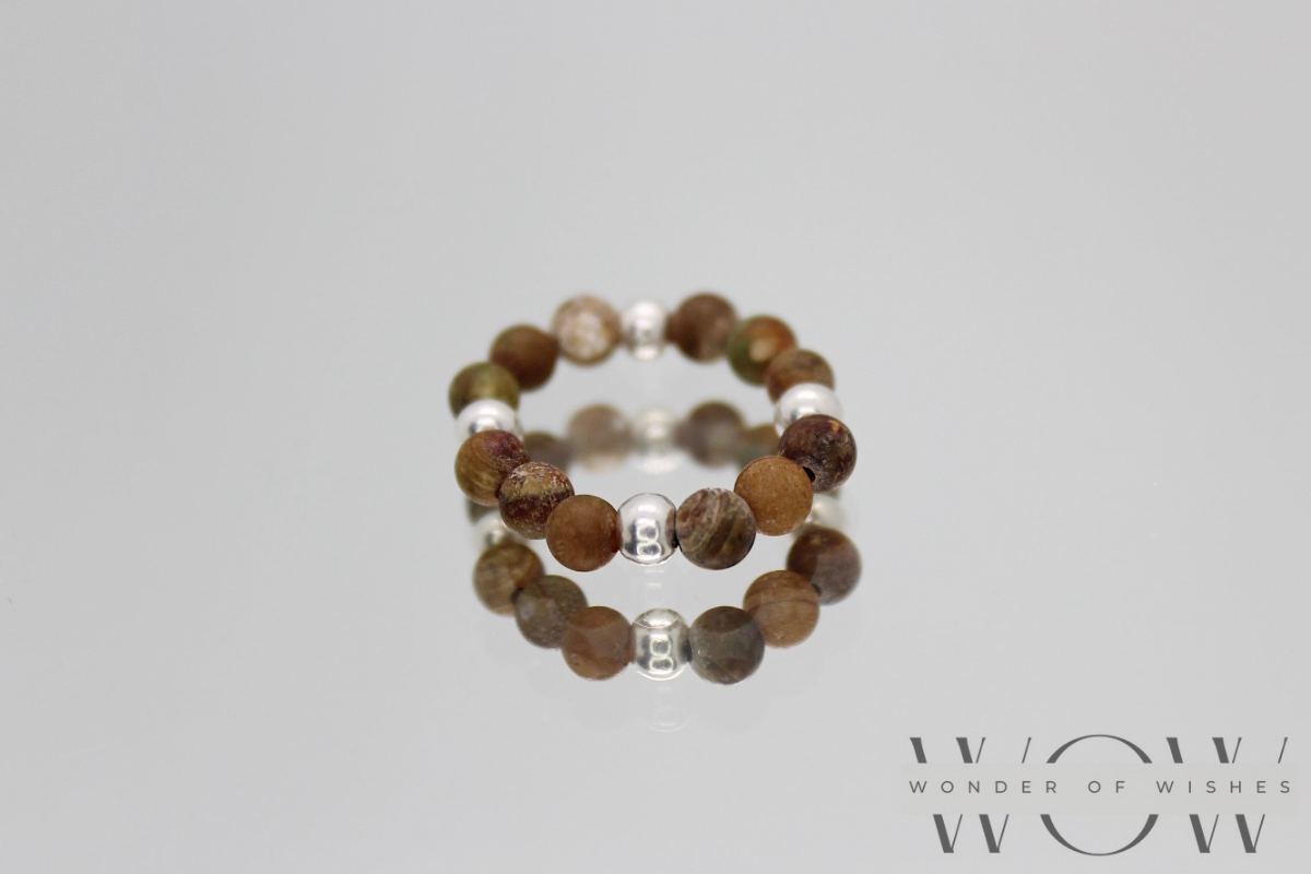 Ring aus Natursteinperlen (3-4mm) mit nickelfreiem Material