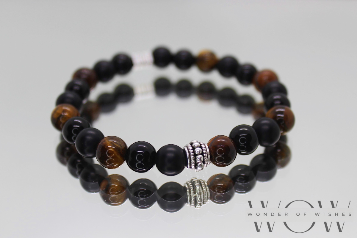 Männer Armband mit Tigerauge und schwarze Perlen. Zwischenteile sind Silber und aus nickelfreiem Material.