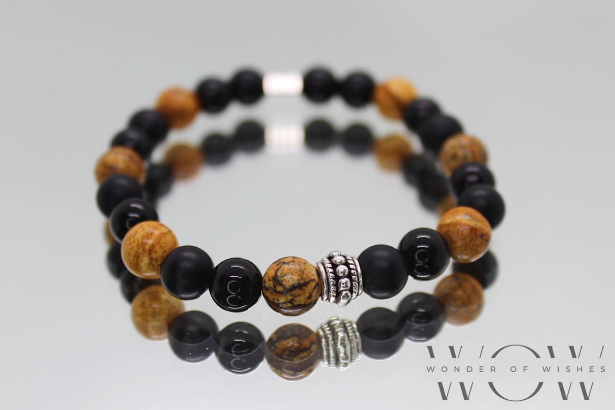 Männer Armband mit braune und schwarze Perlen. Zwischenteile sind Silber und aus nickelfreiem Material.