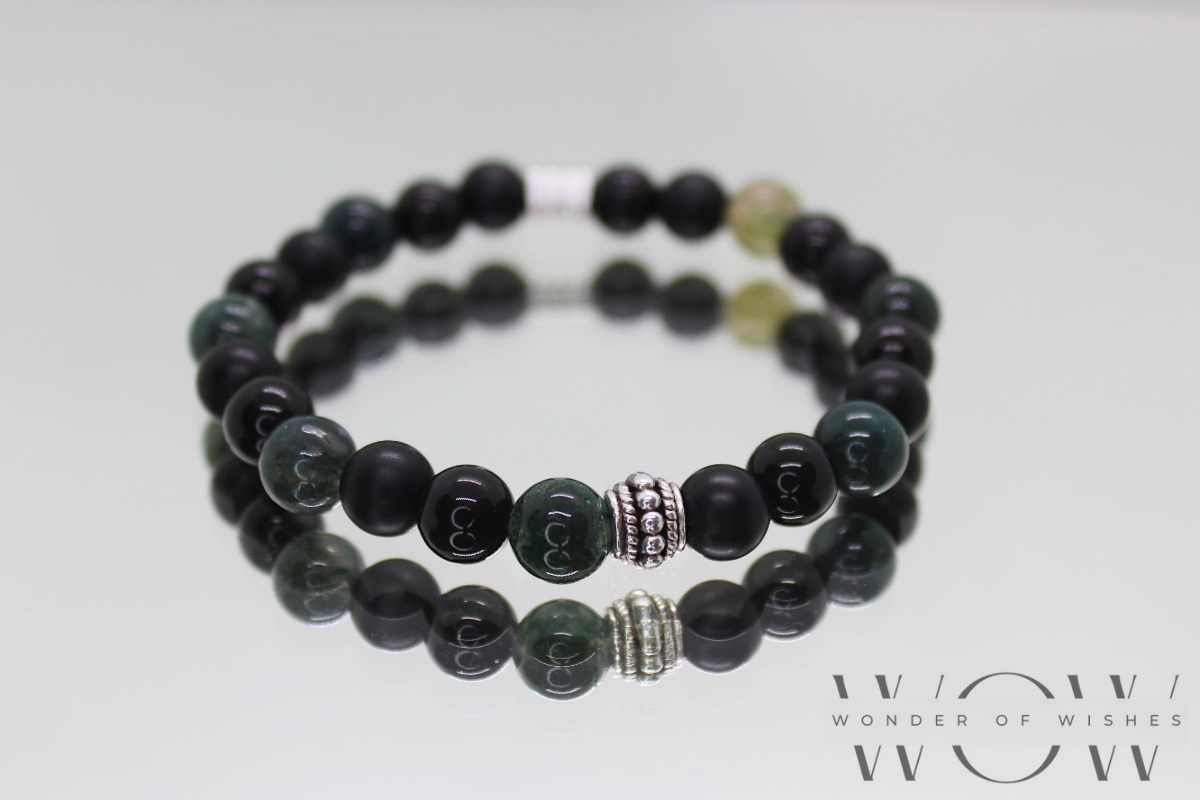 Männer Armband mit grüne und schwarze Perlen. Zwischenteile sind Silber und aus nickelfreiem Material.